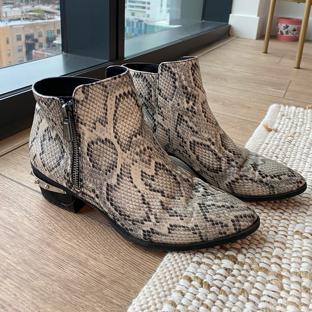 Size 8 1/2 women’s Snakeskin ankle bootie
